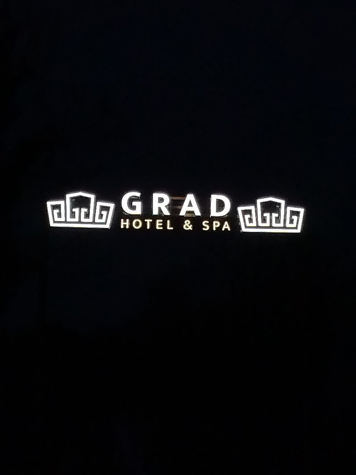 Hoteli i turizam — back-lit slova