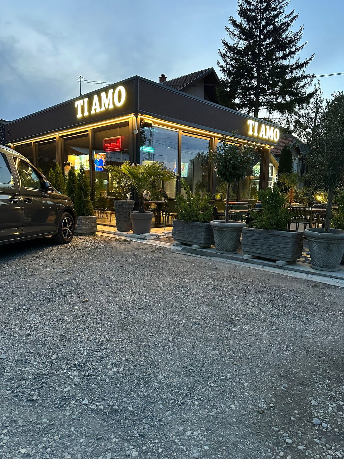 Svjetleća reklama za restoran, kafić ili hotel