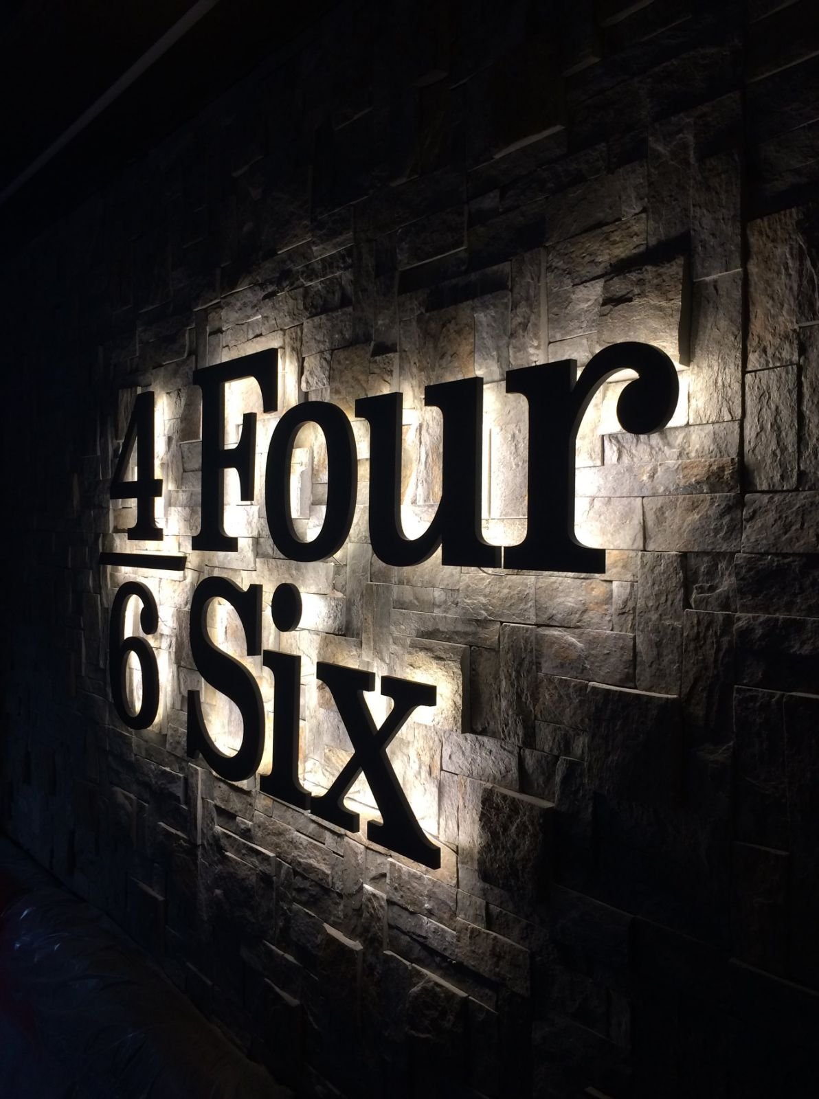 Back-lit / halo svjetleća slova — Four Six